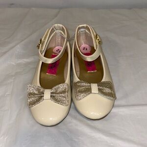 Girls Cream dress shoe